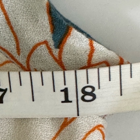 DR 2 sz med dress sheer overlay with a full lining  Very pretty floral - Picture 4 of 12